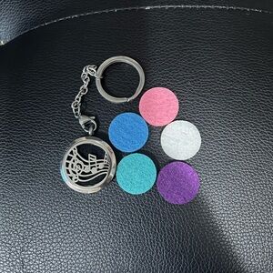 Musical Note Essential Oil Diffuser Keychain with Colorful Inserts